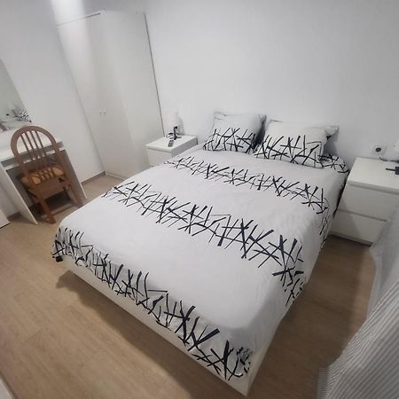 Habitaciones Con Bano Compartido En Bonito Apartamento En Бадалона Экстерьер фото